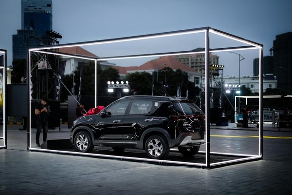 Discover Your Ideal Eyewear: The Comprehensive UK Guide to Choosing Glasses that Complement Your Face Shape and Personal Style