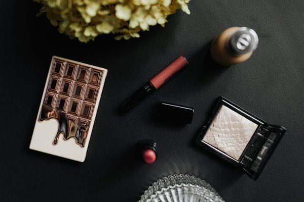 Master Your Makeup: Create Flawless Looks with These 5 Essential Products!